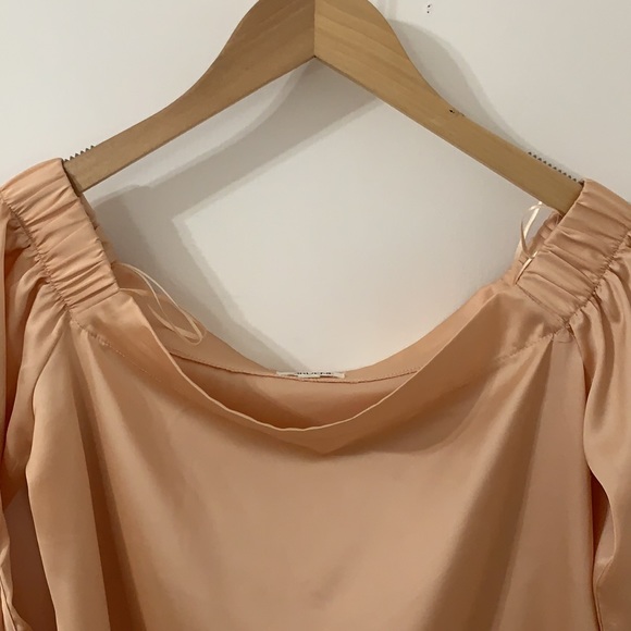 Off the shoulder satin peach top - Picture 2 of 4